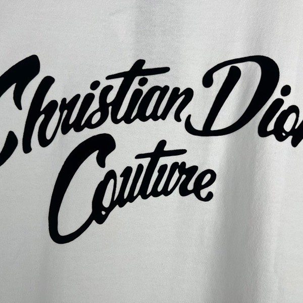 《バックプリントがかっこいい★》ディオール クルーネックTシャツ 偽物 483M648A